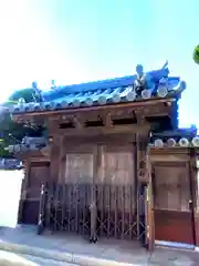 薬師院の山門