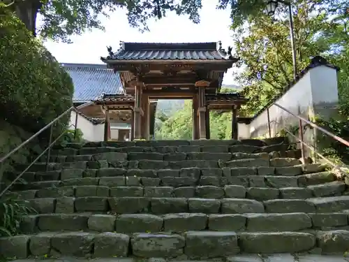 東大寺別院阿弥陀寺の山門