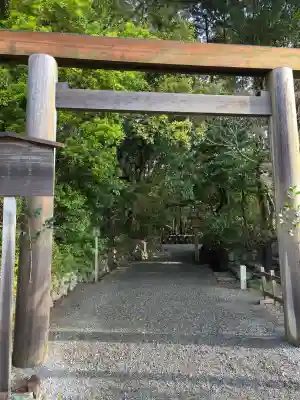 月讀宮（皇大神宮別宮）の{uncategorized: "未分類", other: "その他", undefined: "問題あり", building: "その他建物", grave: "お墓", sacred_gate: "鳥居", guardian: "狛犬", statue: "像", buddha: "仏像", history: "歴史", nature: "自然", garden: "庭園", animal: "動物", pagoda: "塔", temizu: "手水舎", mountain_gate: "山門・神門", sanctuary: "本殿・本堂", subordinate: "末社・摂社", art: "芸術", scenery: "景色", jizo: "地蔵", ema: "絵馬", goshuin: "御朱印", omikuji: "おみくじ", items: "授与品その他", amulet: "お守り", goshuincho: "御朱印帳", eats: "食事", festival: "お祭り", votive_dance: "神楽", shichigosan: "七五三参", wedding: "結婚式", experience: "体験その他", initially: "初詣", around: "周辺", anti_infection: "感染症対策"}