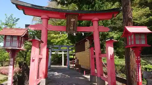 鼻顔稲荷神社の鳥居