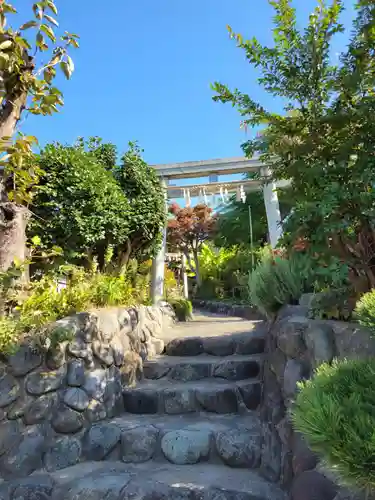 横浜御嶽神社の鳥居