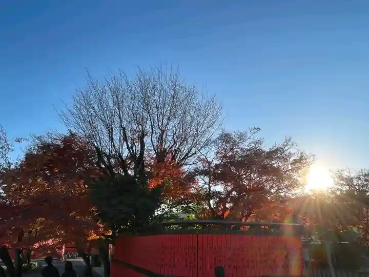 車折神社の{uncategorized: "未分類", other: "その他", undefined: "問題あり", building: "その他建物", grave: "お墓", sacred_gate: "鳥居", guardian: "狛犬", statue: "像", buddha: "仏像", history: "歴史", nature: "自然", garden: "庭園", animal: "動物", pagoda: "塔", temizu: "手水舎", mountain_gate: "山門・神門", sanctuary: "本殿・本堂", subordinate: "末社・摂社", art: "芸術", scenery: "景色", jizo: "地蔵", ema: "絵馬", goshuin: "御朱印", omikuji: "おみくじ", items: "授与品その他", amulet: "お守り", goshuincho: "御朱印帳", eats: "食事", festival: "お祭り", votive_dance: "神楽", shichigosan: "七五三参", wedding: "結婚式", experience: "体験その他", initially: "初詣", around: "周辺", anti_infection: "感染症対策"}