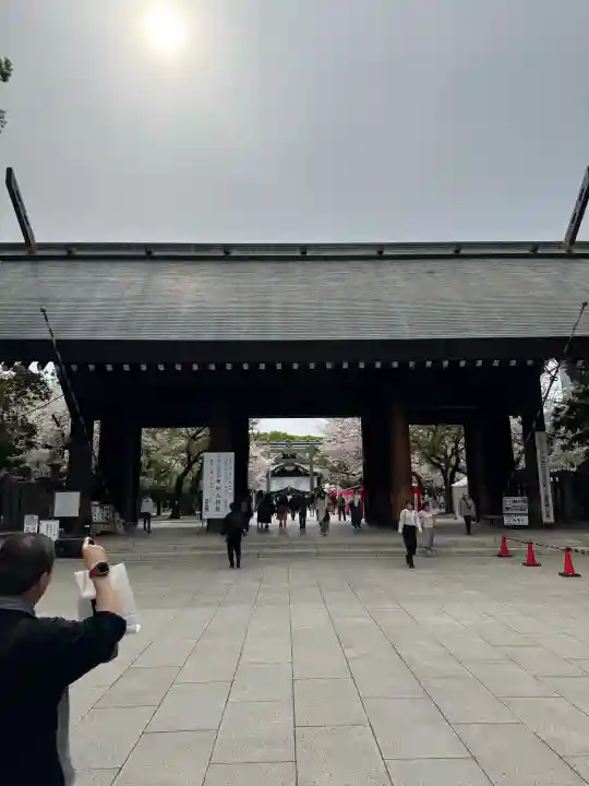 靖國神社の{uncategorized: "未分類", other: "その他", undefined: "問題あり", building: "その他建物", grave: "お墓", sacred_gate: "鳥居", guardian: "狛犬", statue: "像", buddha: "仏像", history: "歴史", nature: "自然", garden: "庭園", animal: "動物", pagoda: "塔", temizu: "手水舎", mountain_gate: "山門・神門", sanctuary: "本殿・本堂", subordinate: "末社・摂社", art: "芸術", scenery: "景色", jizo: "地蔵", ema: "絵馬", goshuin: "御朱印", omikuji: "おみくじ", items: "授与品その他", amulet: "お守り", goshuincho: "御朱印帳", eats: "食事", festival: "お祭り", votive_dance: "神楽", shichigosan: "七五三参", wedding: "結婚式", experience: "体験その他", initially: "初詣", around: "周辺", anti_infection: "感染症対策"}