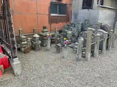 真慶寺の{uncategorized: "未分類", other: "その他", undefined: "問題あり", building: "その他建物", grave: "お墓", sacred_gate: "鳥居", guardian: "狛犬", statue: "像", buddha: "仏像", history: "歴史", nature: "自然", garden: "庭園", animal: "動物", pagoda: "塔", temizu: "手水舎", mountain_gate: "山門・神門", sanctuary: "本殿・本堂", subordinate: "末社・摂社", art: "芸術", scenery: "景色", jizo: "地蔵", ema: "絵馬", goshuin: "御朱印", omikuji: "おみくじ", items: "授与品その他", amulet: "お守り", goshuincho: "御朱印帳", eats: "食事", festival: "お祭り", votive_dance: "神楽", shichigosan: "七五三参", wedding: "結婚式", experience: "体験その他", initially: "初詣", around: "周辺", anti_infection: "感染症対策"}