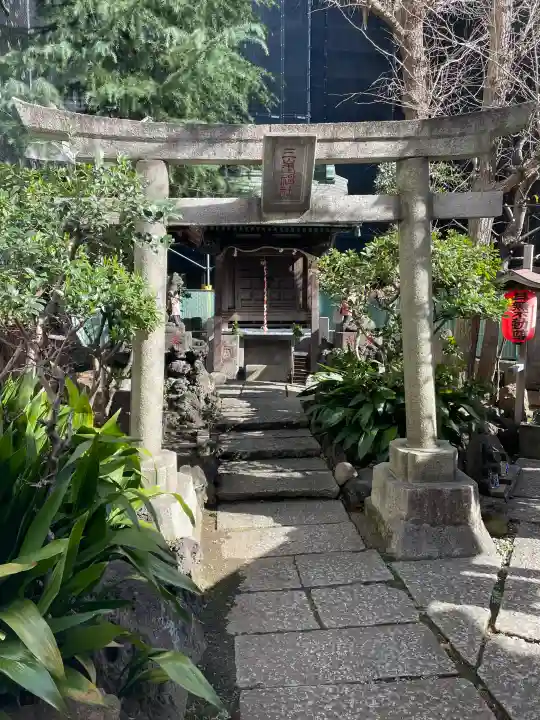 三峯神社の{uncategorized: "未分類", other: "その他", undefined: "問題あり", building: "その他建物", grave: "お墓", sacred_gate: "鳥居", guardian: "狛犬", statue: "像", buddha: "仏像", history: "歴史", nature: "自然", garden: "庭園", animal: "動物", pagoda: "塔", temizu: "手水舎", mountain_gate: "山門・神門", sanctuary: "本殿・本堂", subordinate: "末社・摂社", art: "芸術", scenery: "景色", jizo: "地蔵", ema: "絵馬", goshuin: "御朱印", omikuji: "おみくじ", items: "授与品その他", amulet: "お守り", goshuincho: "御朱印帳", eats: "食事", festival: "お祭り", votive_dance: "神楽", shichigosan: "七五三参", wedding: "結婚式", experience: "体験その他", initially: "初詣", around: "周辺", anti_infection: "感染症対策"}