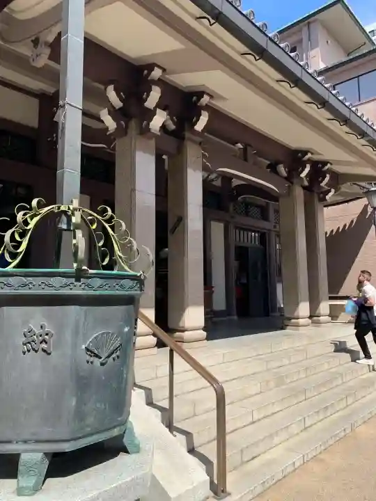 とげぬき地蔵尊 高岩寺の{uncategorized: "未分類", other: "その他", undefined: "問題あり", building: "その他建物", grave: "お墓", sacred_gate: "鳥居", guardian: "狛犬", statue: "像", buddha: "仏像", history: "歴史", nature: "自然", garden: "庭園", animal: "動物", pagoda: "塔", temizu: "手水舎", mountain_gate: "山門・神門", sanctuary: "本殿・本堂", subordinate: "末社・摂社", art: "芸術", scenery: "景色", jizo: "地蔵", ema: "絵馬", goshuin: "御朱印", omikuji: "おみくじ", items: "授与品その他", amulet: "お守り", goshuincho: "御朱印帳", eats: "食事", festival: "お祭り", votive_dance: "神楽", shichigosan: "七五三参", wedding: "結婚式", experience: "体験その他", initially: "初詣", around: "周辺", anti_infection: "感染症対策"}