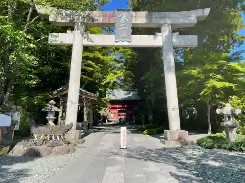 富士山東口本宮 冨士浅間神社の{uncategorized: "未分類", other: "その他", undefined: "問題あり", building: "その他建物", grave: "お墓", sacred_gate: "鳥居", guardian: "狛犬", statue: "像", buddha: "仏像", history: "歴史", nature: "自然", garden: "庭園", animal: "動物", pagoda: "塔", temizu: "手水舎", mountain_gate: "山門・神門", sanctuary: "本殿・本堂", subordinate: "末社・摂社", art: "芸術", scenery: "景色", jizo: "地蔵", ema: "絵馬", goshuin: "御朱印", omikuji: "おみくじ", items: "授与品その他", amulet: "お守り", goshuincho: "御朱印帳", eats: "食事", festival: "お祭り", votive_dance: "神楽", shichigosan: "七五三参", wedding: "結婚式", experience: "体験その他", initially: "初詣", around: "周辺", anti_infection: "感染症対策"}