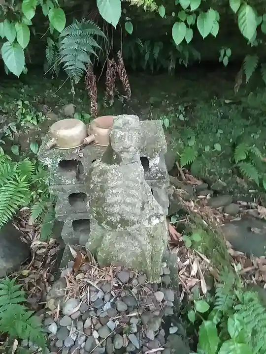 イボ神様(水垂れ不動)(大分県)