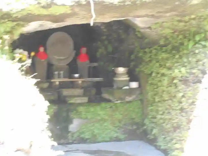 石籠山不動尊(岩屋不動尊)の末社・摂社