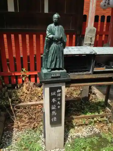 岬神社（土佐稲荷神社）の像