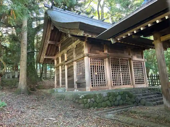 諏訪大社上社前宮の本殿・本堂