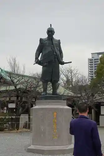 豊國神社の像