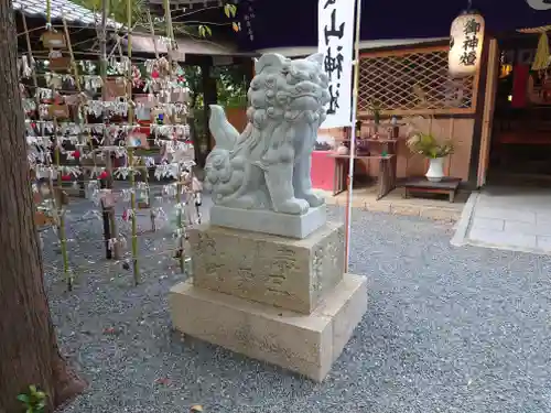 御殿山神社の狛犬