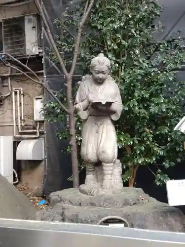 花園神社の像