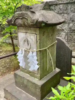 溝口神社の{uncategorized: "未分類", other: "その他", undefined: "問題あり", building: "その他建物", grave: "お墓", sacred_gate: "鳥居", guardian: "狛犬", statue: "像", buddha: "仏像", history: "歴史", nature: "自然", garden: "庭園", animal: "動物", pagoda: "塔", temizu: "手水舎", mountain_gate: "山門・神門", sanctuary: "本殿・本堂", subordinate: "末社・摂社", art: "芸術", scenery: "景色", jizo: "地蔵", ema: "絵馬", goshuin: "御朱印", omikuji: "おみくじ", items: "授与品その他", amulet: "お守り", goshuincho: "御朱印帳", eats: "食事", festival: "お祭り", votive_dance: "神楽", shichigosan: "七五三参", wedding: "結婚式", experience: "体験その他", initially: "初詣", around: "周辺", anti_infection: "感染症対策"}