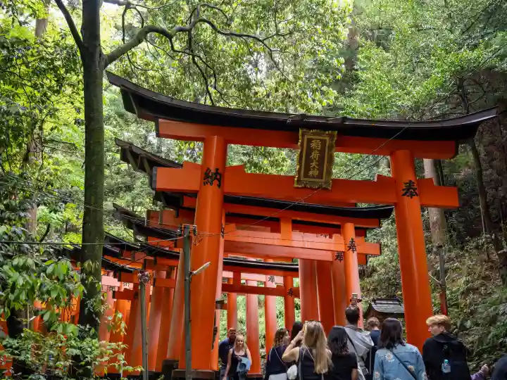 伏見稲荷大社の{uncategorized: "未分類", other: "その他", undefined: "問題あり", building: "その他建物", grave: "お墓", sacred_gate: "鳥居", guardian: "狛犬", statue: "像", buddha: "仏像", history: "歴史", nature: "自然", garden: "庭園", animal: "動物", pagoda: "塔", temizu: "手水舎", mountain_gate: "山門・神門", sanctuary: "本殿・本堂", subordinate: "末社・摂社", art: "芸術", scenery: "景色", jizo: "地蔵", ema: "絵馬", goshuin: "御朱印", omikuji: "おみくじ", items: "授与品その他", amulet: "お守り", goshuincho: "御朱印帳", eats: "食事", festival: "お祭り", votive_dance: "神楽", shichigosan: "七五三参", wedding: "結婚式", experience: "体験その他", initially: "初詣", around: "周辺", anti_infection: "感染症対策"}