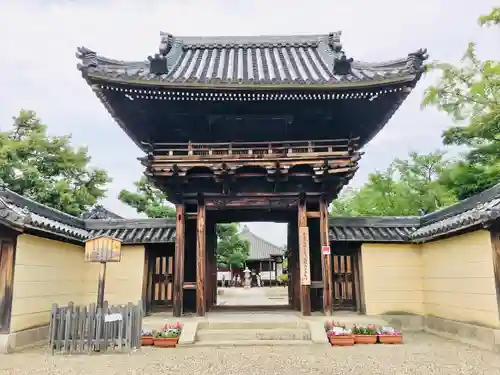 道明寺の山門