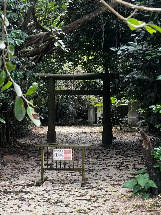国仲御嶽の{uncategorized: "未分類", other: "その他", undefined: "問題あり", building: "その他建物", grave: "お墓", sacred_gate: "鳥居", guardian: "狛犬", statue: "像", buddha: "仏像", history: "歴史", nature: "自然", garden: "庭園", animal: "動物", pagoda: "塔", temizu: "手水舎", mountain_gate: "山門・神門", sanctuary: "本殿・本堂", subordinate: "末社・摂社", art: "芸術", scenery: "景色", jizo: "地蔵", ema: "絵馬", goshuin: "御朱印", omikuji: "おみくじ", items: "授与品その他", amulet: "お守り", goshuincho: "御朱印帳", eats: "食事", festival: "お祭り", votive_dance: "神楽", shichigosan: "七五三参", wedding: "結婚式", experience: "体験その他", initially: "初詣", around: "周辺", anti_infection: "感染症対策"}