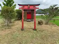 稲荷大明神の鳥居