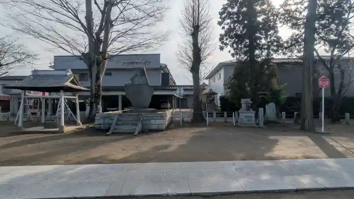 大桑神社の{uncategorized: "未分類", other: "その他", undefined: "問題あり", building: "その他建物", grave: "お墓", sacred_gate: "鳥居", guardian: "狛犬", statue: "像", buddha: "仏像", history: "歴史", nature: "自然", garden: "庭園", animal: "動物", pagoda: "塔", temizu: "手水舎", mountain_gate: "山門・神門", sanctuary: "本殿・本堂", subordinate: "末社・摂社", art: "芸術", scenery: "景色", jizo: "地蔵", ema: "絵馬", goshuin: "御朱印", omikuji: "おみくじ", items: "授与品その他", amulet: "お守り", goshuincho: "御朱印帳", eats: "食事", festival: "お祭り", votive_dance: "神楽", shichigosan: "七五三参", wedding: "結婚式", experience: "体験その他", initially: "初詣", around: "周辺", anti_infection: "感染症対策"}