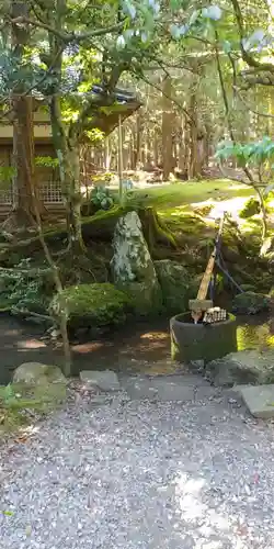 若狭彦神社（上社）の手水舎