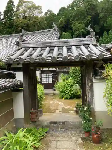 八葉寺の山門