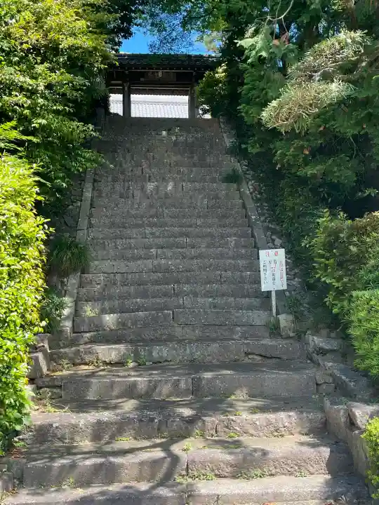 華蔵寺の{uncategorized: "未分類", other: "その他", undefined: "問題あり", building: "その他建物", grave: "お墓", sacred_gate: "鳥居", guardian: "狛犬", statue: "像", buddha: "仏像", history: "歴史", nature: "自然", garden: "庭園", animal: "動物", pagoda: "塔", temizu: "手水舎", mountain_gate: "山門・神門", sanctuary: "本殿・本堂", subordinate: "末社・摂社", art: "芸術", scenery: "景色", jizo: "地蔵", ema: "絵馬", goshuin: "御朱印", omikuji: "おみくじ", items: "授与品その他", amulet: "お守り", goshuincho: "御朱印帳", eats: "食事", festival: "お祭り", votive_dance: "神楽", shichigosan: "七五三参", wedding: "結婚式", experience: "体験その他", initially: "初詣", around: "周辺", anti_infection: "感染症対策"}