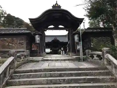 三尾神社の山門・神門