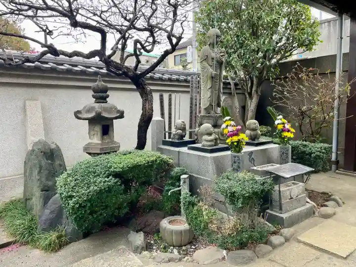 天竜院の{uncategorized: "未分類", other: "その他", undefined: "問題あり", building: "その他建物", grave: "お墓", sacred_gate: "鳥居", guardian: "狛犬", statue: "像", buddha: "仏像", history: "歴史", nature: "自然", garden: "庭園", animal: "動物", pagoda: "塔", temizu: "手水舎", mountain_gate: "山門・神門", sanctuary: "本殿・本堂", subordinate: "末社・摂社", art: "芸術", scenery: "景色", jizo: "地蔵", ema: "絵馬", goshuin: "御朱印", omikuji: "おみくじ", items: "授与品その他", amulet: "お守り", goshuincho: "御朱印帳", eats: "食事", festival: "お祭り", votive_dance: "神楽", shichigosan: "七五三参", wedding: "結婚式", experience: "体験その他", initially: "初詣", around: "周辺", anti_infection: "感染症対策"}