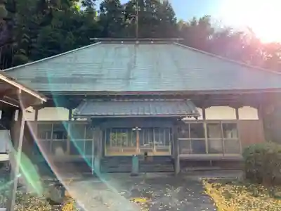 泉汲寺の本殿・本堂