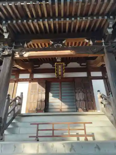 多磨寺の本殿・本堂