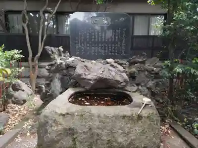 笠䅣稲荷神社の手水舎
