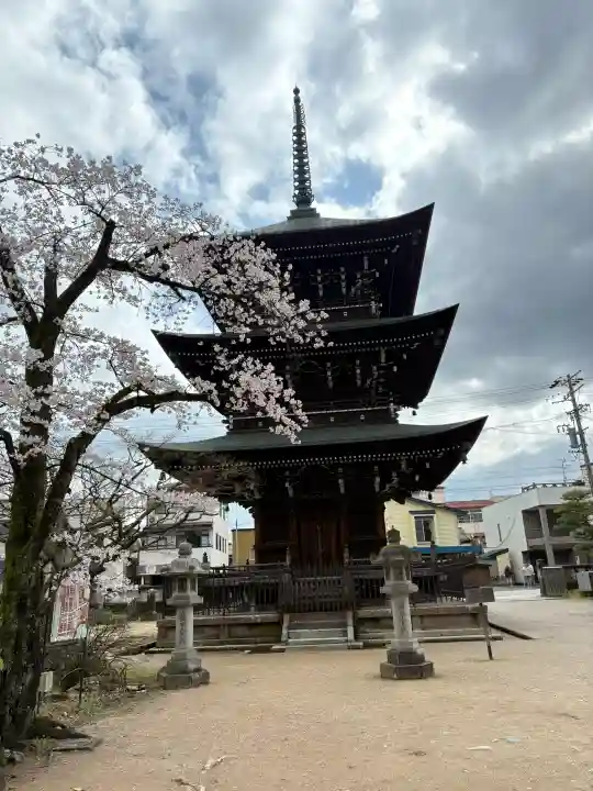 飛騨国分寺の{uncategorized: "未分類", other: "その他", undefined: "問題あり", building: "その他建物", grave: "お墓", sacred_gate: "鳥居", guardian: "狛犬", statue: "像", buddha: "仏像", history: "歴史", nature: "自然", garden: "庭園", animal: "動物", pagoda: "塔", temizu: "手水舎", mountain_gate: "山門・神門", sanctuary: "本殿・本堂", subordinate: "末社・摂社", art: "芸術", scenery: "景色", jizo: "地蔵", ema: "絵馬", goshuin: "御朱印", omikuji: "おみくじ", items: "授与品その他", amulet: "お守り", goshuincho: "御朱印帳", eats: "食事", festival: "お祭り", votive_dance: "神楽", shichigosan: "七五三参", wedding: "結婚式", experience: "体験その他", initially: "初詣", around: "周辺", anti_infection: "感染症対策"}