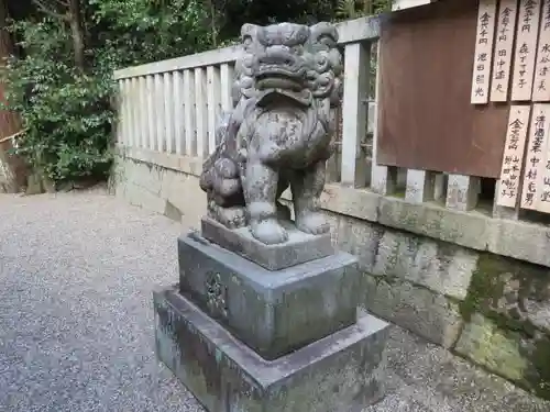 伊弉諾神社の狛犬