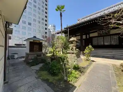 冷雲院の{uncategorized: "未分類", other: "その他", undefined: "問題あり", building: "その他建物", grave: "お墓", sacred_gate: "鳥居", guardian: "狛犬", statue: "像", buddha: "仏像", history: "歴史", nature: "自然", garden: "庭園", animal: "動物", pagoda: "塔", temizu: "手水舎", mountain_gate: "山門・神門", sanctuary: "本殿・本堂", subordinate: "末社・摂社", art: "芸術", scenery: "景色", jizo: "地蔵", ema: "絵馬", goshuin: "御朱印", omikuji: "おみくじ", items: "授与品その他", amulet: "お守り", goshuincho: "御朱印帳", eats: "食事", festival: "お祭り", votive_dance: "神楽", shichigosan: "七五三参", wedding: "結婚式", experience: "体験その他", initially: "初詣", around: "周辺", anti_infection: "感染症対策"}