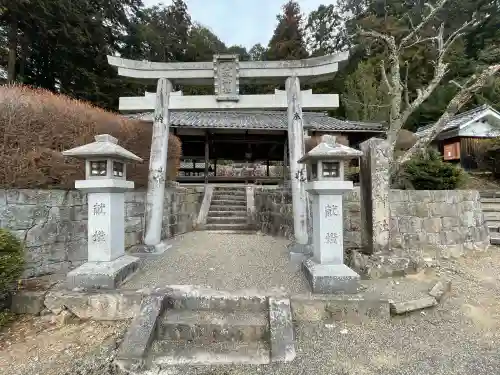 八坂神社の{uncategorized: "未分類", other: "その他", undefined: "問題あり", building: "その他建物", grave: "お墓", sacred_gate: "鳥居", guardian: "狛犬", statue: "像", buddha: "仏像", history: "歴史", nature: "自然", garden: "庭園", animal: "動物", pagoda: "塔", temizu: "手水舎", mountain_gate: "山門・神門", sanctuary: "本殿・本堂", subordinate: "末社・摂社", art: "芸術", scenery: "景色", jizo: "地蔵", ema: "絵馬", goshuin: "御朱印", omikuji: "おみくじ", items: "授与品その他", amulet: "お守り", goshuincho: "御朱印帳", eats: "食事", festival: "お祭り", votive_dance: "神楽", shichigosan: "七五三参", wedding: "結婚式", experience: "体験その他", initially: "初詣", around: "周辺", anti_infection: "感染症対策"}