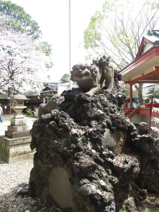 前原御嶽神社の狛犬