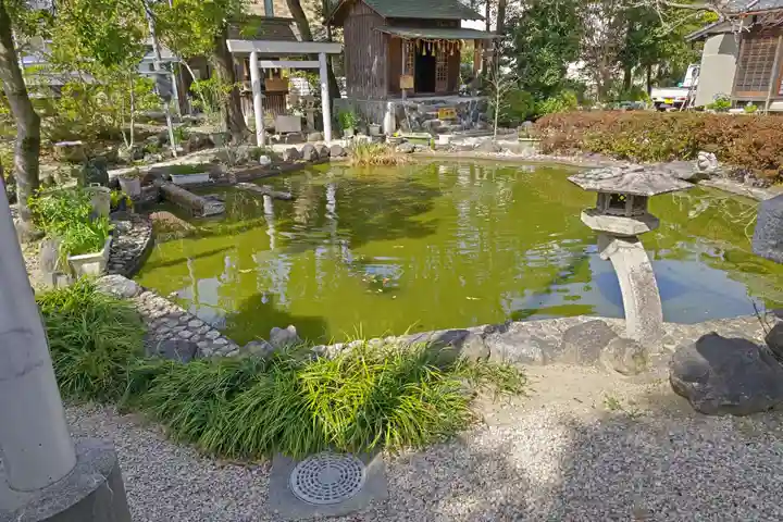 神館神社の庭園
