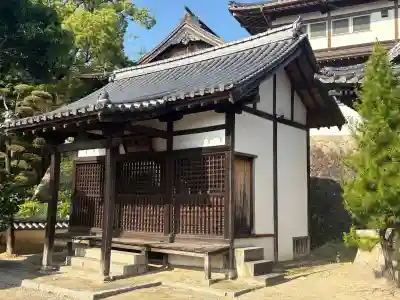 観音寺の{uncategorized: "未分類", other: "その他", undefined: "問題あり", building: "その他建物", grave: "お墓", sacred_gate: "鳥居", guardian: "狛犬", statue: "像", buddha: "仏像", history: "歴史", nature: "自然", garden: "庭園", animal: "動物", pagoda: "塔", temizu: "手水舎", mountain_gate: "山門・神門", sanctuary: "本殿・本堂", subordinate: "末社・摂社", art: "芸術", scenery: "景色", jizo: "地蔵", ema: "絵馬", goshuin: "御朱印", omikuji: "おみくじ", items: "授与品その他", amulet: "お守り", goshuincho: "御朱印帳", eats: "食事", festival: "お祭り", votive_dance: "神楽", shichigosan: "七五三参", wedding: "結婚式", experience: "体験その他", initially: "初詣", around: "周辺", anti_infection: "感染症対策"}