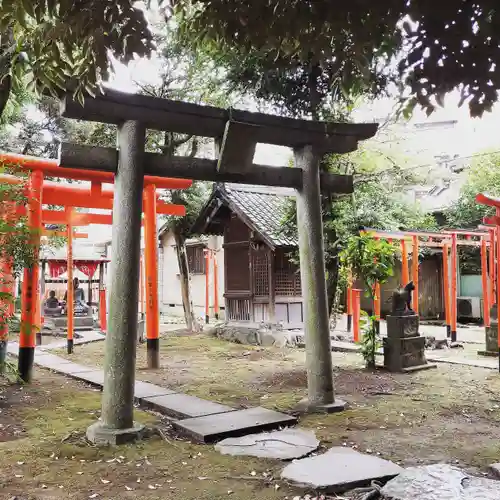 三囲神社の鳥居