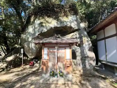 秋葉神社の{uncategorized: "未分類", other: "その他", undefined: "問題あり", building: "その他建物", grave: "お墓", sacred_gate: "鳥居", guardian: "狛犬", statue: "像", buddha: "仏像", history: "歴史", nature: "自然", garden: "庭園", animal: "動物", pagoda: "塔", temizu: "手水舎", mountain_gate: "山門・神門", sanctuary: "本殿・本堂", subordinate: "末社・摂社", art: "芸術", scenery: "景色", jizo: "地蔵", ema: "絵馬", goshuin: "御朱印", omikuji: "おみくじ", items: "授与品その他", amulet: "お守り", goshuincho: "御朱印帳", eats: "食事", festival: "お祭り", votive_dance: "神楽", shichigosan: "七五三参", wedding: "結婚式", experience: "体験その他", initially: "初詣", around: "周辺", anti_infection: "感染症対策"}
