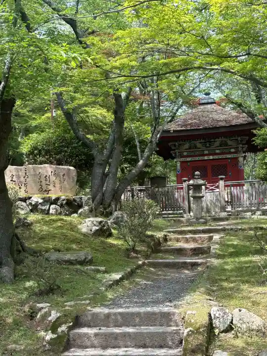 園城寺(三井寺)の{uncategorized: "未分類", other: "その他", undefined: "問題あり", building: "その他建物", grave: "お墓", sacred_gate: "鳥居", guardian: "狛犬", statue: "像", buddha: "仏像", history: "歴史", nature: "自然", garden: "庭園", animal: "動物", pagoda: "塔", temizu: "手水舎", mountain_gate: "山門・神門", sanctuary: "本殿・本堂", subordinate: "末社・摂社", art: "芸術", scenery: "景色", jizo: "地蔵", ema: "絵馬", goshuin: "御朱印", omikuji: "おみくじ", items: "授与品その他", amulet: "お守り", goshuincho: "御朱印帳", eats: "食事", festival: "お祭り", votive_dance: "神楽", shichigosan: "七五三参", wedding: "結婚式", experience: "体験その他", initially: "初詣", around: "周辺", anti_infection: "感染症対策"}