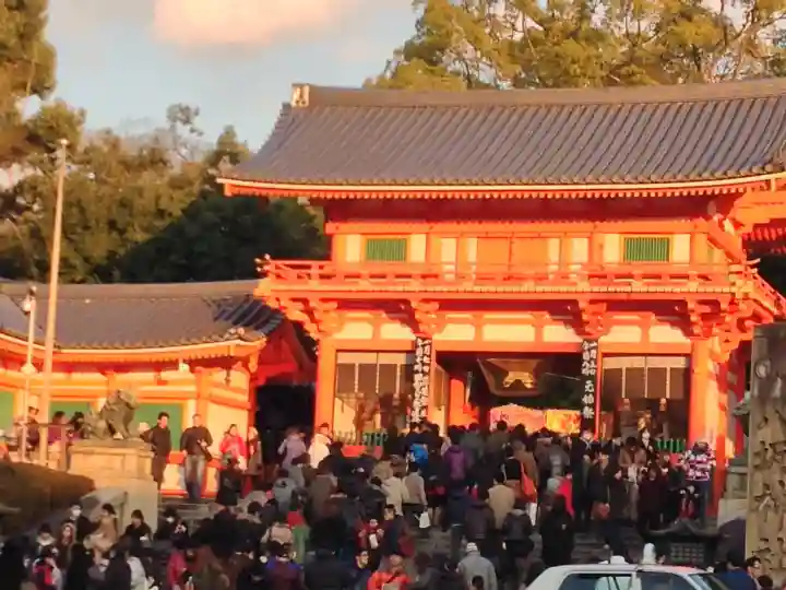 八坂神社(祇園さん)の{uncategorized: "未分類", other: "その他", undefined: "問題あり", building: "その他建物", grave: "お墓", sacred_gate: "鳥居", guardian: "狛犬", statue: "像", buddha: "仏像", history: "歴史", nature: "自然", garden: "庭園", animal: "動物", pagoda: "塔", temizu: "手水舎", mountain_gate: "山門・神門", sanctuary: "本殿・本堂", subordinate: "末社・摂社", art: "芸術", scenery: "景色", jizo: "地蔵", ema: "絵馬", goshuin: "御朱印", omikuji: "おみくじ", items: "授与品その他", amulet: "お守り", goshuincho: "御朱印帳", eats: "食事", festival: "お祭り", votive_dance: "神楽", shichigosan: "七五三参", wedding: "結婚式", experience: "体験その他", initially: "初詣", around: "周辺", anti_infection: "感染症対策"}