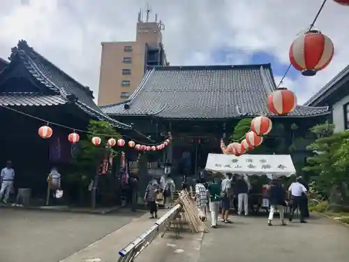 金勝寺の本殿