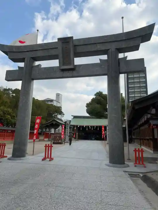 十日恵比須神社の{uncategorized: "未分類", other: "その他", undefined: "問題あり", building: "その他建物", grave: "お墓", sacred_gate: "鳥居", guardian: "狛犬", statue: "像", buddha: "仏像", history: "歴史", nature: "自然", garden: "庭園", animal: "動物", pagoda: "塔", temizu: "手水舎", mountain_gate: "山門・神門", sanctuary: "本殿・本堂", subordinate: "末社・摂社", art: "芸術", scenery: "景色", jizo: "地蔵", ema: "絵馬", goshuin: "御朱印", omikuji: "おみくじ", items: "授与品その他", amulet: "お守り", goshuincho: "御朱印帳", eats: "食事", festival: "お祭り", votive_dance: "神楽", shichigosan: "七五三参", wedding: "結婚式", experience: "体験その他", initially: "初詣", around: "周辺", anti_infection: "感染症対策"}