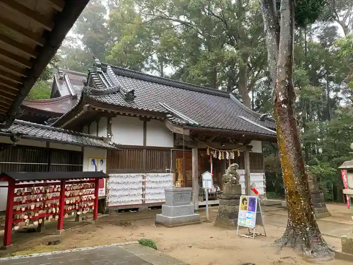 日吉神社の{uncategorized: "未分類", other: "その他", undefined: "問題あり", building: "その他建物", grave: "お墓", sacred_gate: "鳥居", guardian: "狛犬", statue: "像", buddha: "仏像", history: "歴史", nature: "自然", garden: "庭園", animal: "動物", pagoda: "塔", temizu: "手水舎", mountain_gate: "山門・神門", sanctuary: "本殿・本堂", subordinate: "末社・摂社", art: "芸術", scenery: "景色", jizo: "地蔵", ema: "絵馬", goshuin: "御朱印", omikuji: "おみくじ", items: "授与品その他", amulet: "お守り", goshuincho: "御朱印帳", eats: "食事", festival: "お祭り", votive_dance: "神楽", shichigosan: "七五三参", wedding: "結婚式", experience: "体験その他", initially: "初詣", around: "周辺", anti_infection: "感染症対策"}
