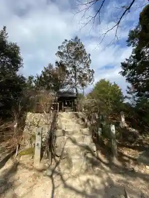 石上布都魂神社の{uncategorized: "未分類", other: "その他", undefined: "問題あり", building: "その他建物", grave: "お墓", sacred_gate: "鳥居", guardian: "狛犬", statue: "像", buddha: "仏像", history: "歴史", nature: "自然", garden: "庭園", animal: "動物", pagoda: "塔", temizu: "手水舎", mountain_gate: "山門・神門", sanctuary: "本殿・本堂", subordinate: "末社・摂社", art: "芸術", scenery: "景色", jizo: "地蔵", ema: "絵馬", goshuin: "御朱印", omikuji: "おみくじ", items: "授与品その他", amulet: "お守り", goshuincho: "御朱印帳", eats: "食事", festival: "お祭り", votive_dance: "神楽", shichigosan: "七五三参", wedding: "結婚式", experience: "体験その他", initially: "初詣", around: "周辺", anti_infection: "感染症対策"}