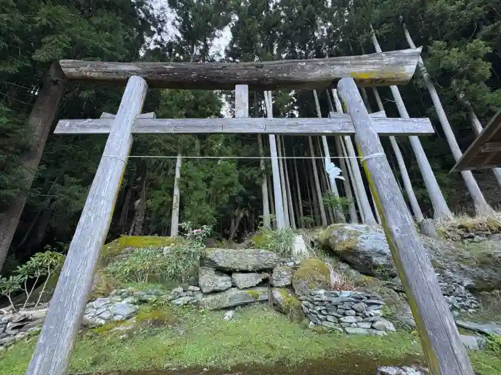 粟島大明神の鳥居