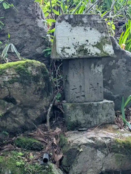 雄山神社中宮祈願殿の{uncategorized: "未分類", other: "その他", undefined: "問題あり", building: "その他建物", grave: "お墓", sacred_gate: "鳥居", guardian: "狛犬", statue: "像", buddha: "仏像", history: "歴史", nature: "自然", garden: "庭園", animal: "動物", pagoda: "塔", temizu: "手水舎", mountain_gate: "山門・神門", sanctuary: "本殿・本堂", subordinate: "末社・摂社", art: "芸術", scenery: "景色", jizo: "地蔵", ema: "絵馬", goshuin: "御朱印", omikuji: "おみくじ", items: "授与品その他", amulet: "お守り", goshuincho: "御朱印帳", eats: "食事", festival: "お祭り", votive_dance: "神楽", shichigosan: "七五三参", wedding: "結婚式", experience: "体験その他", initially: "初詣", around: "周辺", anti_infection: "感染症対策"}
