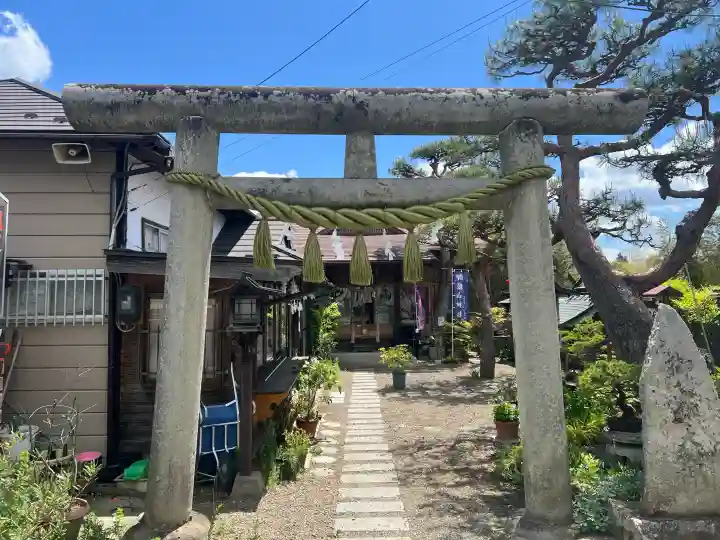 御嶽山神社の{uncategorized: "未分類", other: "その他", undefined: "問題あり", building: "その他建物", grave: "お墓", sacred_gate: "鳥居", guardian: "狛犬", statue: "像", buddha: "仏像", history: "歴史", nature: "自然", garden: "庭園", animal: "動物", pagoda: "塔", temizu: "手水舎", mountain_gate: "山門・神門", sanctuary: "本殿・本堂", subordinate: "末社・摂社", art: "芸術", scenery: "景色", jizo: "地蔵", ema: "絵馬", goshuin: "御朱印", omikuji: "おみくじ", items: "授与品その他", amulet: "お守り", goshuincho: "御朱印帳", eats: "食事", festival: "お祭り", votive_dance: "神楽", shichigosan: "七五三参", wedding: "結婚式", experience: "体験その他", initially: "初詣", around: "周辺", anti_infection: "感染症対策"}